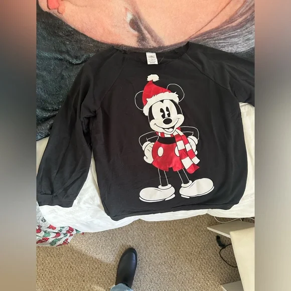 Disney Christmas Mickey off the shoulder top cropped sleeve size L - Picture 3 of 5